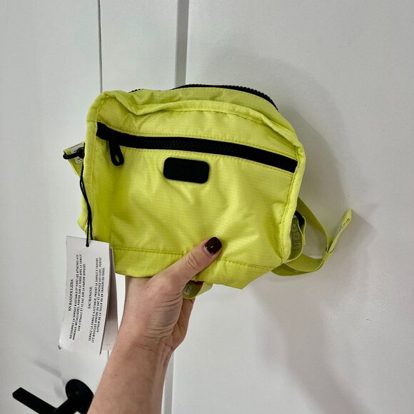 NEW Ugg Janey II Ripstop Green Crossbody Mini Bag - Picture 1 of 7